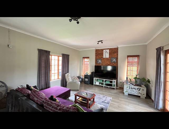 10,250M² SMALLHOLDING FOR SALE IN FAIRLEADS